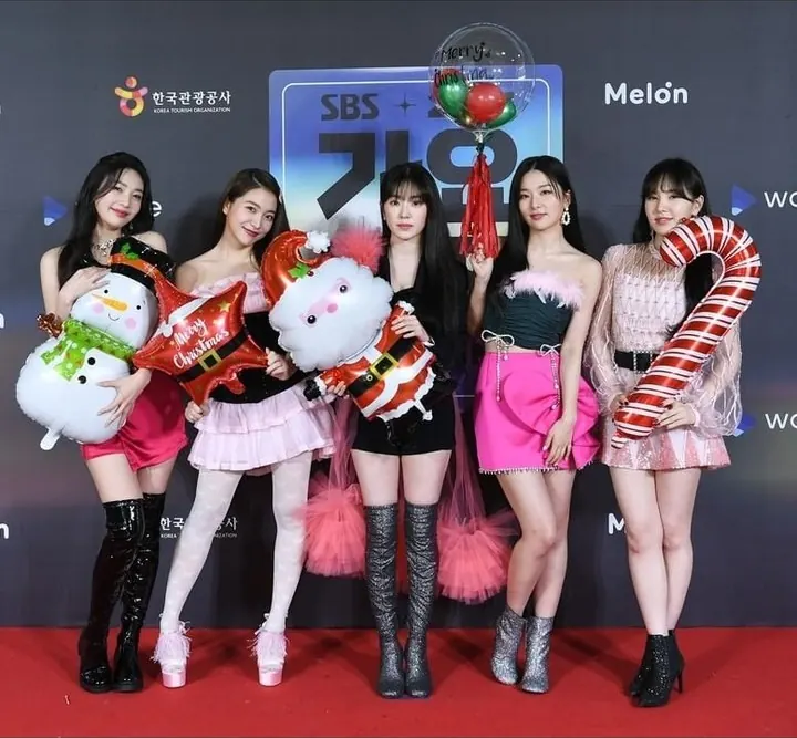 Red Velvet on a red carpet, makeup by Soonsoo