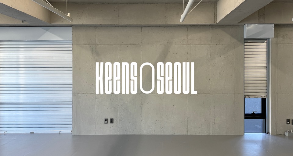 Keens Seoul — logo wall